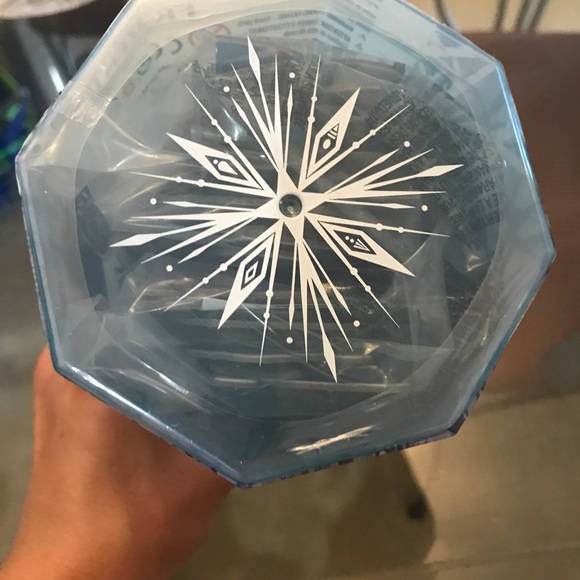 Frozen 2 Puzzle in Collectible Gem Storage Case - Picture 4 of 5